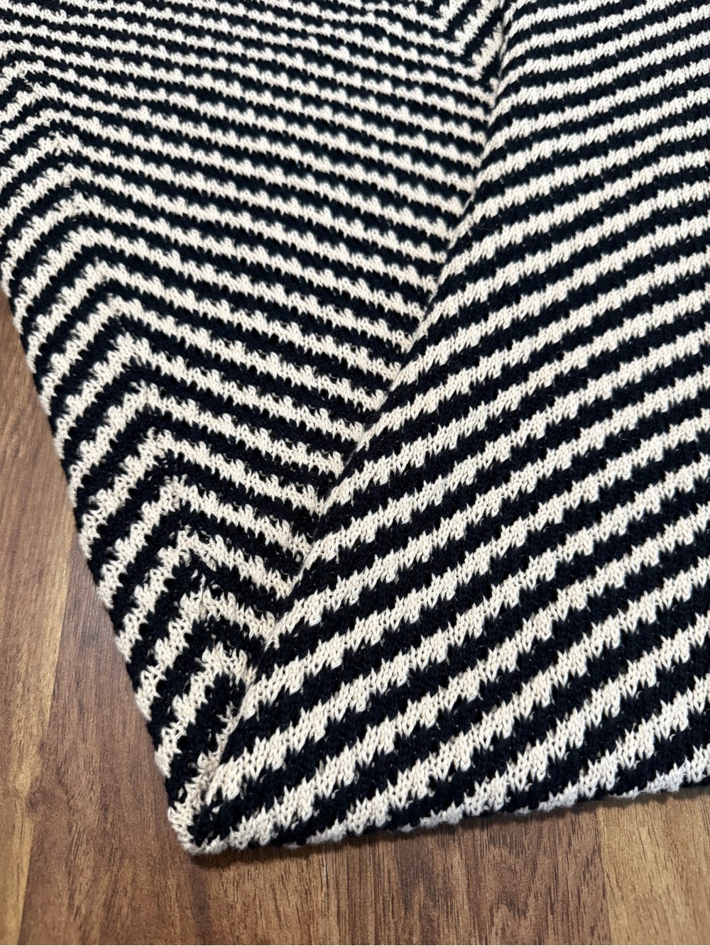 House of Harlow 1960 Black and Cream Chevron Knit Maxi Dress - Picture 10 of 12